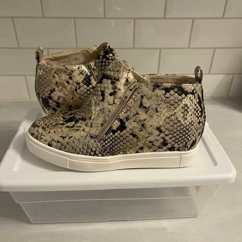 **NEW**Metallic Time & True Faux Snake Skin Women’s Shoes